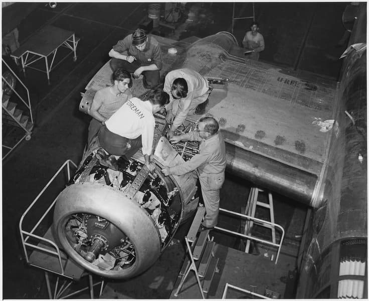 Plane engine assembly